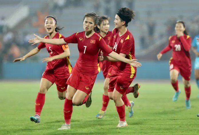 U20 nữ Việt Nam được thưởng sau khi giành vé đi tiếp vào vòng loại thứ hai giải U20 nữ châu Á 2024 (Ảnh: Internet)