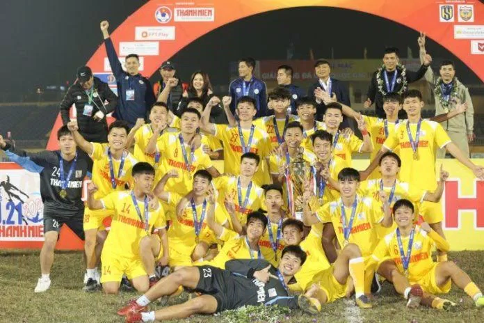 CLB Lâm Đồng mượn quân Bầu Hiển đá giải hạng Nhì (Ảnh: Internet)