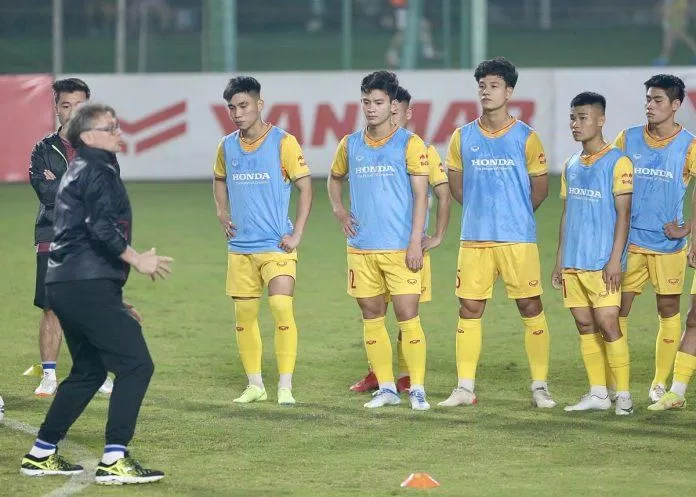 Như vậy quân số của U23 Việt Nam hiện tại sẽ giảm từ 41 xuống còn 37 cầu thủ (Ảnh: Internet) Như vậy quân số của U23 Việt Nam hiện tại sẽ giảm từ 41 xuống còn 37 cầu thủ (Ảnh: Internet)