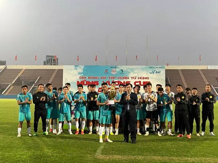 Hòa Bình FC vô địch giải giao hữu Hùng Vương Cúp 2023 (Ảnh: Internet) Hòa Bình FC vô địch giải giao hữu Hùng Vương Cúp 2023 (Ảnh: Internet)