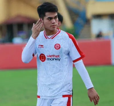 Khuất Văn Khang sinh năm 2003, là cầu thủ thuộc biên chế CLB Viettel (Ảnh: Internet) Khuất Văn Khang sinh năm 2003, là cầu thủ thuộc biên chế CLB Viettel (Ảnh: Internet)