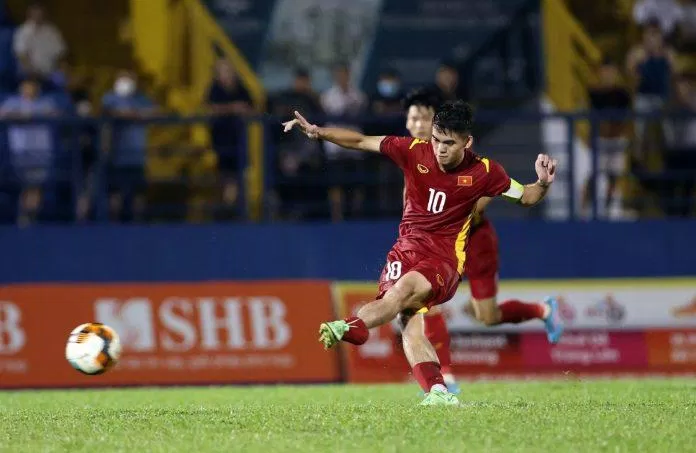 Từng tái lập thành tích vô tiền khoáng hậu của bóng đá Việt Nam (Ảnh: Internet)