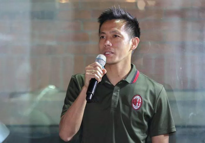 Tiền đạo Nguyễn Văn Quyết cho con trai tập luyện ở học viện AC Milan Hà Nội trong hai năm qua (Ảnh: Internet) Tiền đạo Nguyễn Văn Quyết cho con trai tập luyện ở học viện AC Milan Hà Nội trong hai năm qua (Ảnh: Internet)