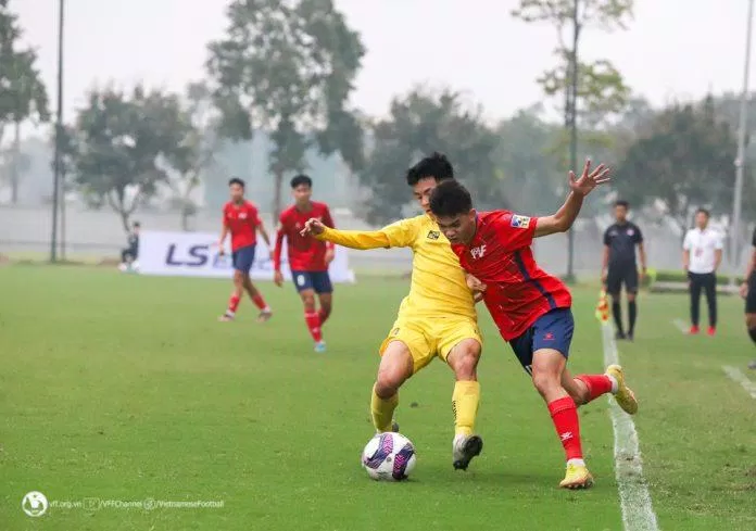 6 đội bóng đi tiếp với vị trí nhất, nhì các bảng đấu là U17 PVF và U17 Hà Nội (bảng A); U17 SLNA và U17 Huế (bảng B), U17 Viettel và U17 Hồng Lĩnh Hà Tĩnh (bảng C). (Ảnh: Internet) 6 đội bóng đi tiếp với vị trí nhất, nhì các bảng đấu là U17 PVF và U17 Hà Nội (bảng A); U17 SLNA và U17 Huế (bảng B), U17 Viettel và U17 Hồng Lĩnh Hà Tĩnh (bảng C). (Ảnh: Internet)