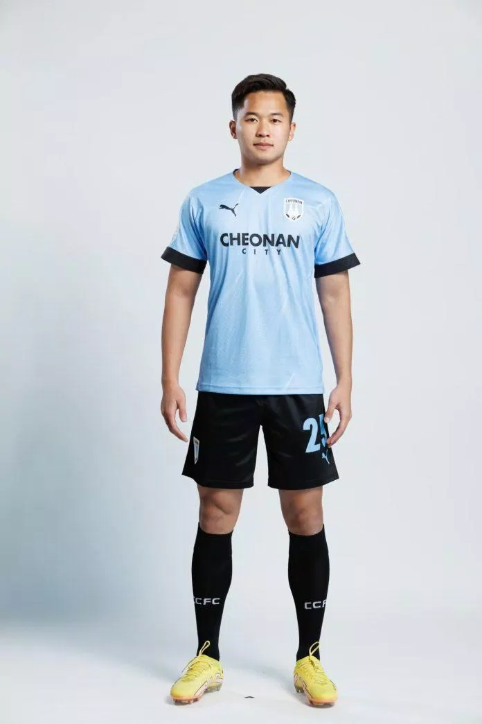Cầu thủ của Hoàng Anh Gia Lai ghi bàn trong màu áo Cheon An FC tại Hàn Quốc  - BlogAnChoi