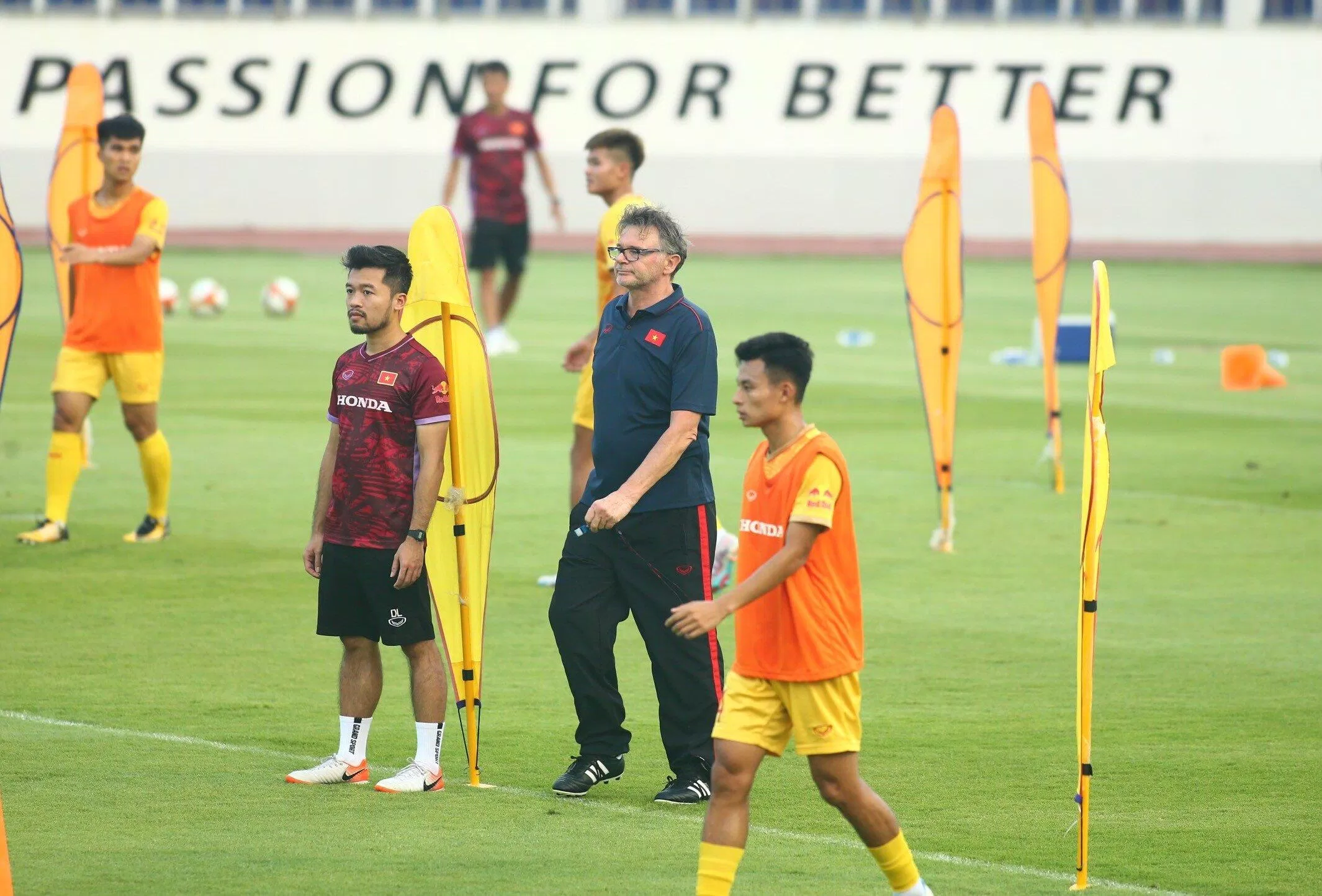 HLV Troussier đã chốt danh sách sơ bộ U22 Việt Nam dự SEA Games 32, 7 cầu thủ bị loại gồm Trần Trung Kiên, Nguyễn Đức Việt (HAGL), Trần Văn Thắng, Nguyễn Nam Trường (CLB Hòa Bình), Hà Văn Phương (CLB CAHN), Nguyễn Hữu Nam (PVF-CAND) và Phạm Đình Duy (CLB SHB Đà Nẵng) (Ảnh: Internet) HLV Troussier đã chốt danh sách sơ bộ U22 Việt Nam dự SEA Games 32, 7 cầu thủ bị loại gồm Trần Trung Kiên, Nguyễn Đức Việt (HAGL), Trần Văn Thắng, Nguyễn Nam Trường (CLB Hòa Bình), Hà Văn Phương (CLB CAHN), Nguyễn Hữu Nam (PVF-CAND) và Phạm Đình Duy (CLB SHB Đà Nẵng) (Ảnh: Internet)