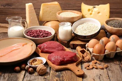 Thực phẩm chứa nhiều protein không thể bỏ qua bao gồm như thịt, trứng, cá, sữa. (Ảnh: Internet) Thực phẩm chứa nhiều protein không thể bỏ qua bao gồm như thịt, trứng, cá, sữa. (Ảnh: Internet)
