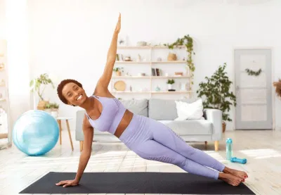 Side Plank - Bài tập Plank nghiêng (Ảnh: Internet) Side Plank - Bài tập Plank nghiêng (Ảnh: Internet)