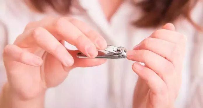 Vì sao nên chọn ngày tốt cắt móng tay? (Ảnh: Internet)