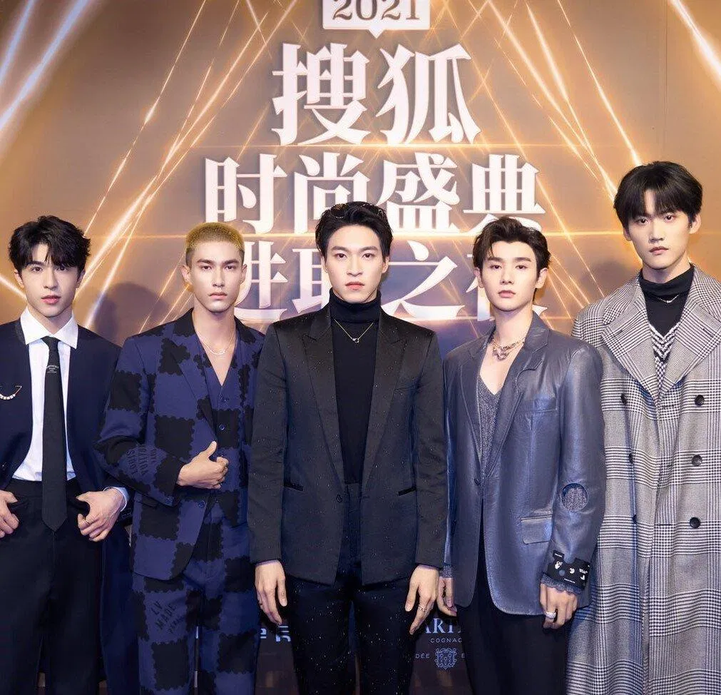 Into1 tại "Sohu Fashion Festival 2021"