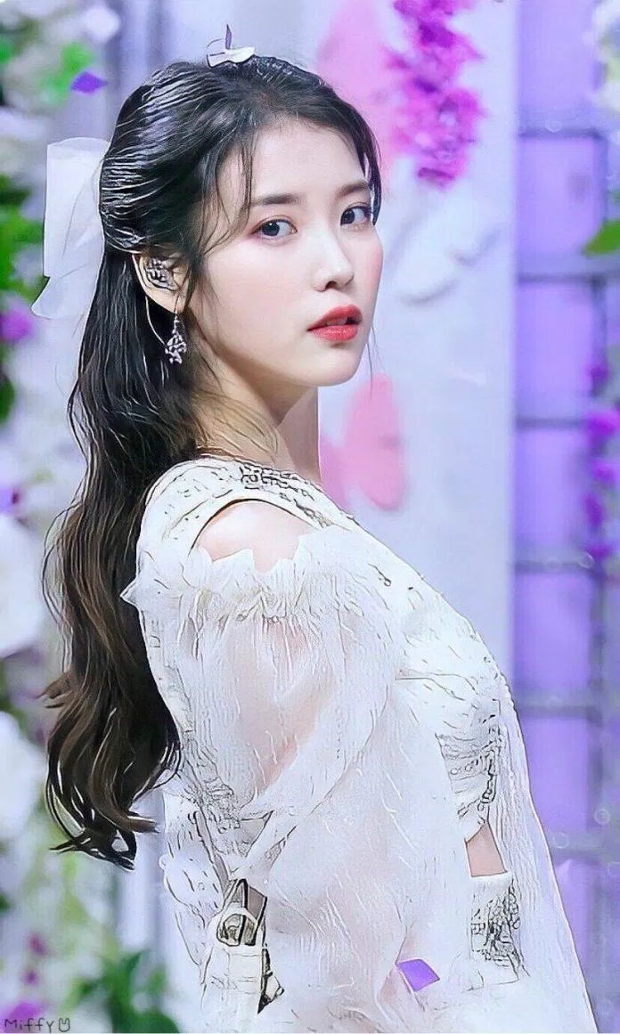 IU tên thật là Lee Ji Eun sinh năm 1993 tại Seoul Hàn Quốc (Ảnh: Internet) IU tên thật là Lee Ji Eun sinh năm 1993 tại Seoul Hàn Quốc (Ảnh: Internet)