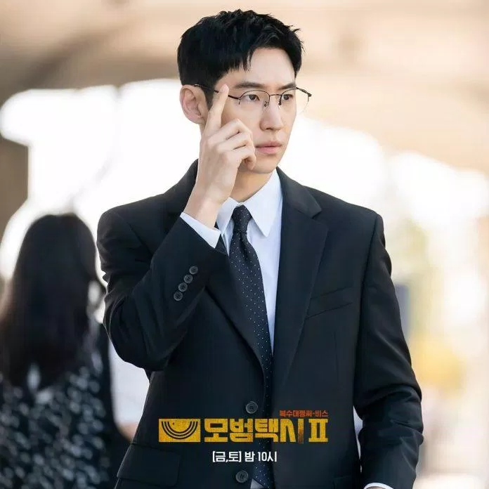 Lee Je-Hoon trong vai người tìm việc đến Philippines (Ảnh: SBS)