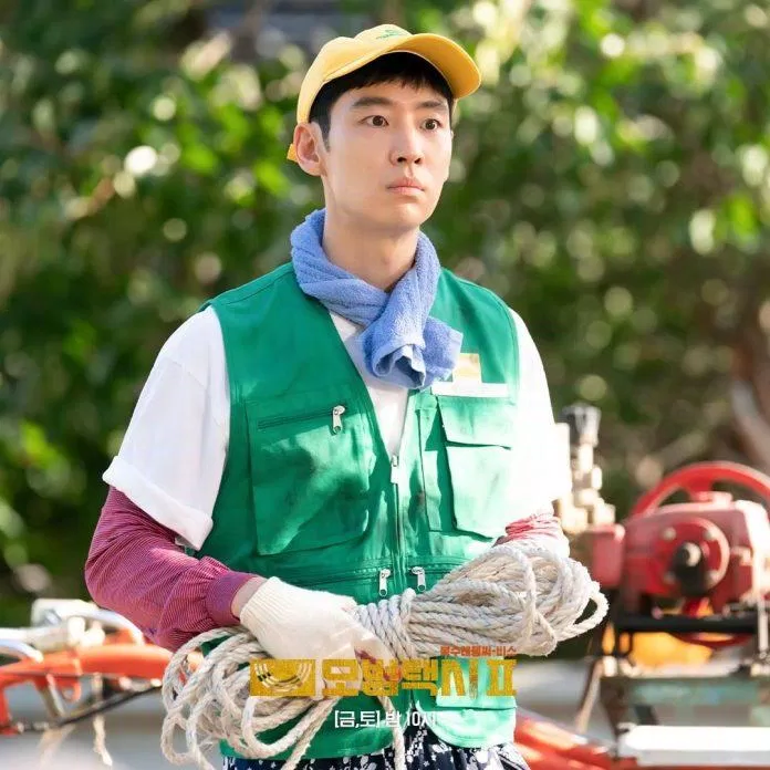 Kim Do-Gi hóa nông dân thân thiện để gài bẫy mục tiêu (Ảnh: SBS)