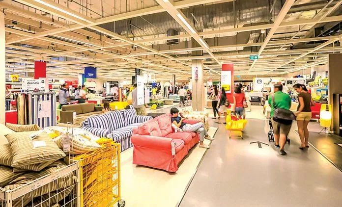 Ikea trưng bày sản phẩm một cách bắt mắt với hệ thống chiếu sáng tốt nhất để tạo ra nhiều doanh thu hơn (Ảnh: Internet)