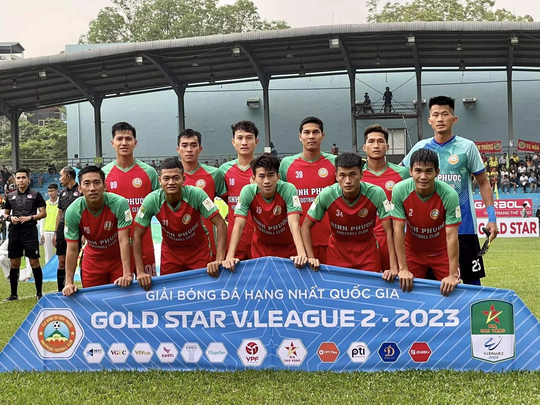 HLV Lê Thanh Xuân bị phạt 15 triệu đồng, đình chỉ làm nhiệm vụ 4 trận; Cán bộ phân tích kỹ thuật Khổng Thanh Tú bị phạt 15 triệu đồng, đình chỉ làm nhiệm vụ 5 trận; 2 cầu thủ Bình Phước gồm Vũ Đức Duy (19) và Trần Tấn Tài (88) mỗi người bị phạt 10 triệu đồng, treo giò 3 trận (Ảnh: Internet) HLV Lê Thanh Xuân bị phạt 15 triệu đồng, đình chỉ làm nhiệm vụ 4 trận; Cán bộ phân tích kỹ thuật Khổng Thanh Tú bị phạt 15 triệu đồng, đình chỉ làm nhiệm vụ 5 trận; 2 cầu thủ Bình Phước gồm Vũ Đức Duy (19) và Trần Tấn Tài (88) mỗi người bị phạt 10 triệu đồng, treo giò 3 trận (Ảnh: Internet)