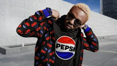 Ad Age cho biết Brignell có liên quan đến thiết kế chữ và các khía cạnh khác của logo nhưng Pepsi cũng không đề cập đến nhân vật này (Ảnh: Internet) Ad Age cho biết Brignell có liên quan đến thiết kế chữ và các khía cạnh khác của logo nhưng Pepsi cũng không đề cập đến nhân vật này (Ảnh: Internet)
