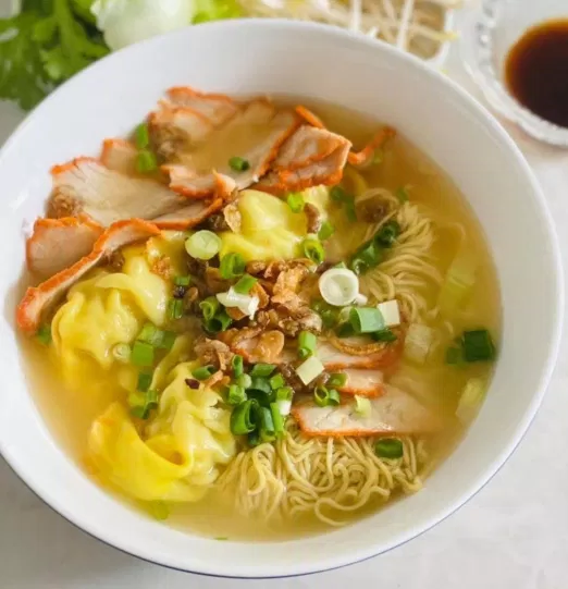 Hủ tiếu - Bánh bao Cả Cần. (Nguồn ảnh: Internet)
