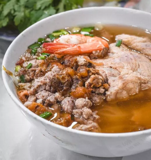 Hủ tiếu - Bánh bao Cả Cần. (Nguồn ảnh: Internet)