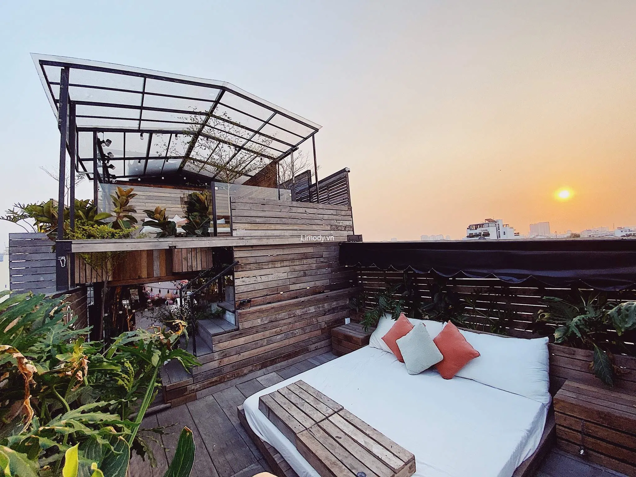 Quán cà phê giường nằm chất lượng, nổi tiếng nhất Sài Gòn. (Ảnh: Internet)