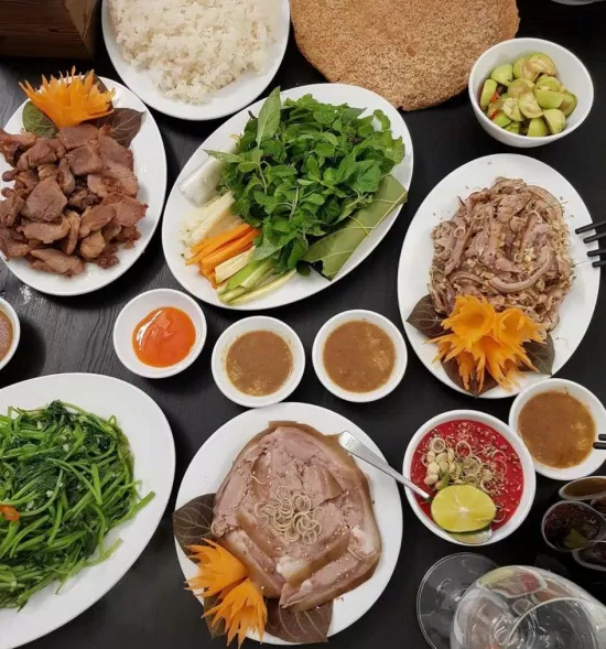 Nhà Hàng Hữu Nghị