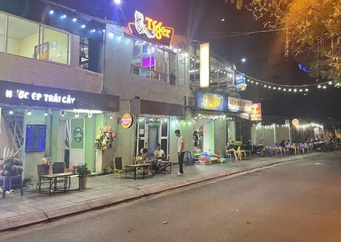 Không gian bên ngoài của quán. (Ảnh: Internet)
