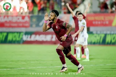 Rafaelson (Topenland Bình Định) - ngoại binh Brazil hiện dẫn đầu danh sách "Vua phá lưới" V.League 2023 với 7 bàn, vừa bày tỏ nguyện vọng được nhập quốc tịch Việt Nam (Ảnh: Internet) Rafaelson (Topenland Bình Định) - ngoại binh Brazil hiện dẫn đầu danh sách "Vua phá lưới" V.League 2023 với 7 bàn, vừa bày tỏ nguyện vọng được nhập quốc tịch Việt Nam (Ảnh: Internet)