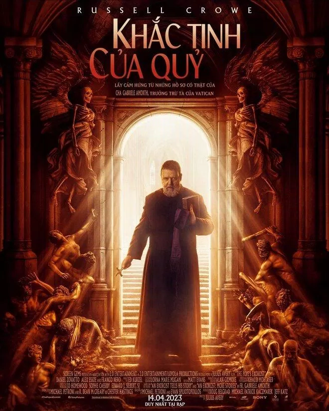 Poster phim Khắc Tinh Của Quỷ (The Pope's Exorcist) (Ảnh: Internet) Review Khắc Tinh Của Quỷ: Tưởng phim kinh dị hóa ra phim hài Khắc Tinh Của Quỷ kinh dị phim hài phim kinh dị phim kinh dị chiếu rạp phim kinh dị hài review Khắc Tinh Của Quỷ review The Pope s Exorcist The Pope s Exorcist thông tin Thông tin phim thú vị trailer phim