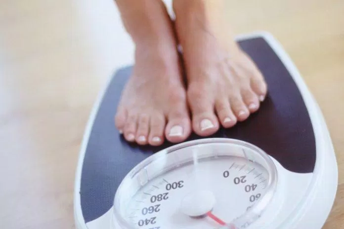 Thay đổi nội tiết tố và lối sống có thể dẫn đến tăng cân , đặc biệt là ở độ tuổi 30 và 40. (Nguồn: Internet).