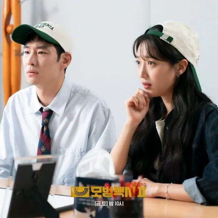 Lee Je-hoon và Pyo Ye-Jin hóa vợ chồng son để (Ảnh: SBS)