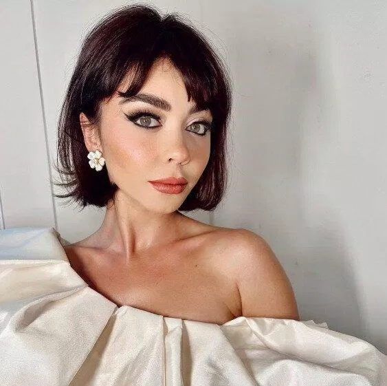 Nữ diễn viên Sarah Hyland kiêu sa trong kiểu Bixie thập niên 90 (Nguồn: Instagram @sarahhyland)