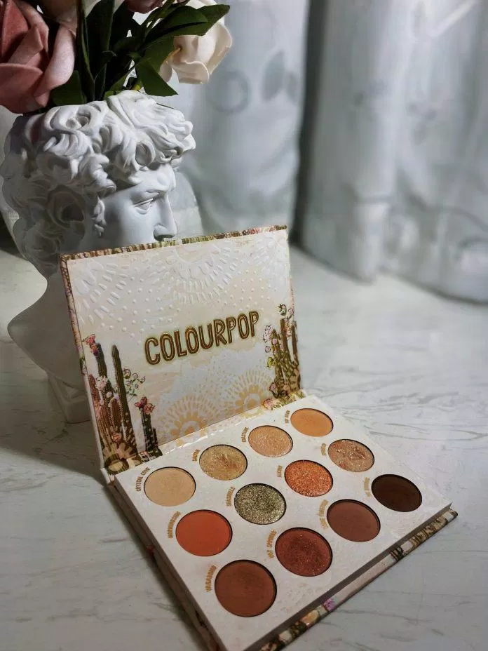 Bảng phấn mắt Colourpop Wild Nothing Eyeshadow Palette có đầy đủ cả tone màu ấm và lạnh, giúp nàng dễ dàng phối hợp để tạo nên style makeup phù hợp cho bản thân (nguồn: Minh Như)