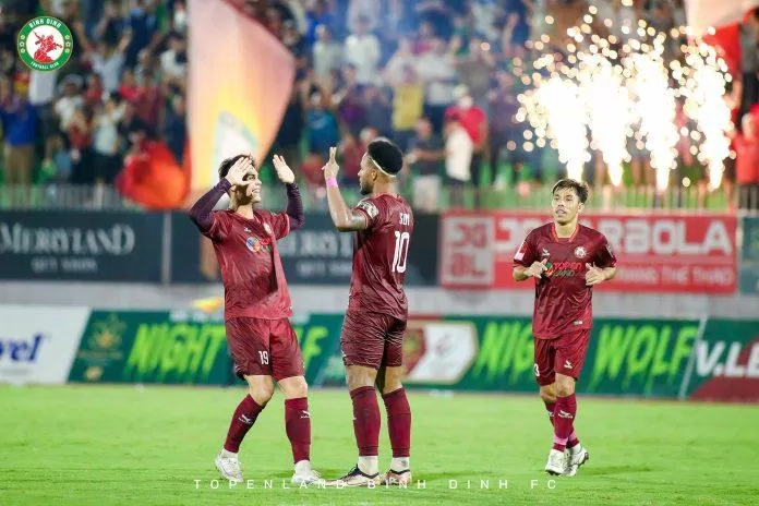CLB Binh Định 3-1 CLB Hà Nội (Ảnh: Internet) CLB Binh Định 3-1 CLB Hà Nội (Ảnh: Internet)