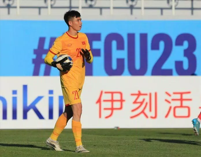 Năm 2020, Quan Văn Chuẩn chơi cho CLB Phú Thọ tại giải hạng Nhì quốc gia 2020 theo dạng hợp đồng cho mượn và cùng đội bóng này giành quyền thăng hạng lên chơi giải hạng Nhất quốc gia 2021 (Ảnh: Internet)
