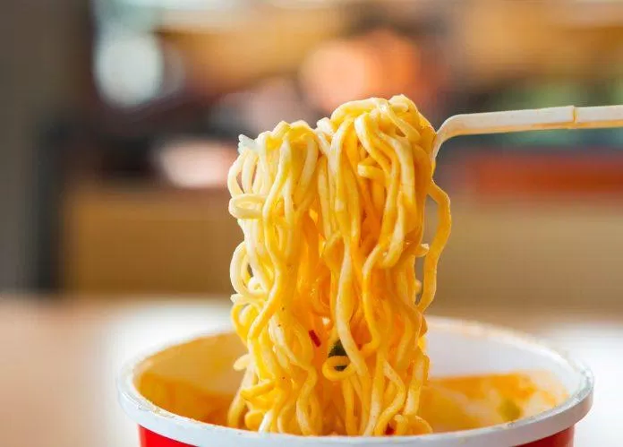 6-dangers-of-eating-instant-noodles-too-often-did-you-know-dog