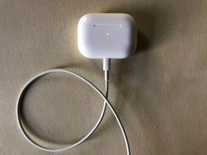Sạc pin cho AirPods và hộp sạc (Ảnh: Internet) Sạc pin cho AirPods và hộp sạc (Ảnh: Internet)