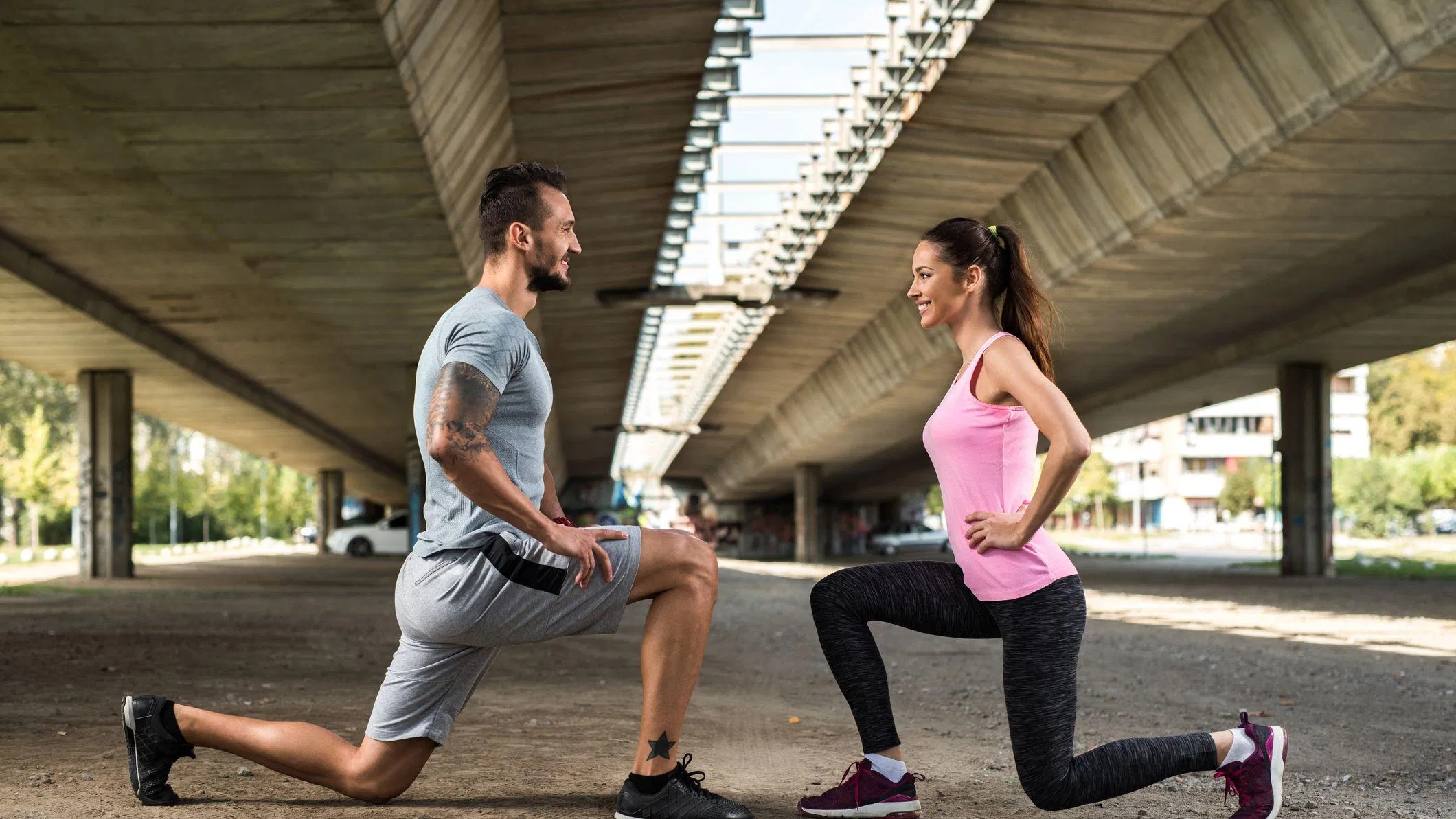 Bài tập Lunges (Ảnh: Internet) Bài tập Lunges (Ảnh: Internet)