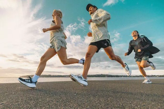 Nên thực hiện các bài tập toàn thân bao gồm thân trên, thân dưới và các nhóm cơ hông để cải thiện hiệu suất chạy bộ tốt hơn (Ảnh: Internet)