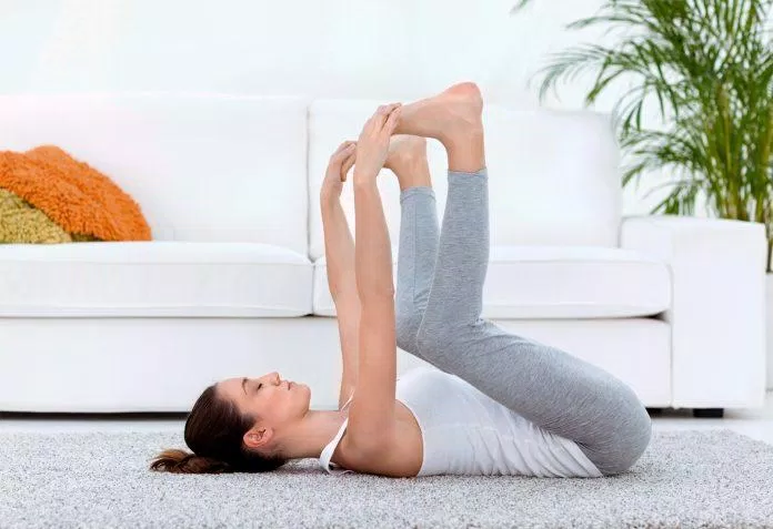 Tư thế em bé hạnh phúc - Happy Baby Pose (Ảnh: Internet) Tư thế em bé hạnh phúc - Happy Baby Pose (Ảnh: Internet)