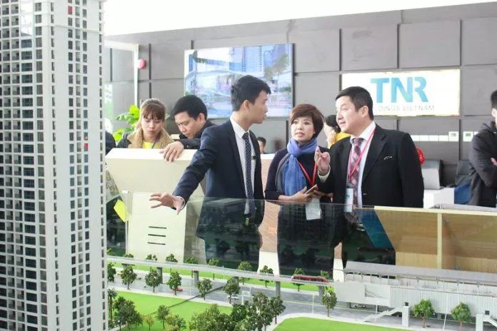 Thay vì chỉ tập trung vào việc quảng cáo căn nhà, đây là một cách tiếp cận mang tính chiến lược hơn khi đặt khách hàng và nhu cầu của họ lên hàng đầu (Ảnh: Internet) Thay vì chỉ tập trung vào việc quảng cáo căn nhà, đây là một cách tiếp cận mang tính chiến lược hơn khi đặt khách hàng và nhu cầu của họ lên hàng đầu (Ảnh: Internet)