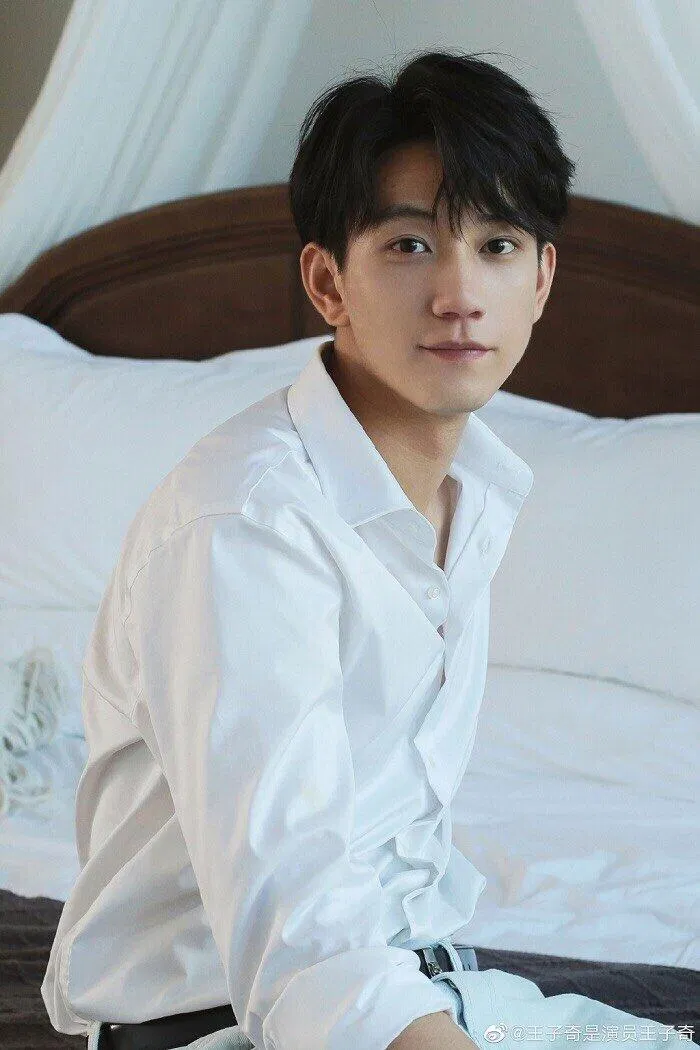 Vương Tử Kì trước đó được đồn hẹn hò với Vương Sở Nhiên nhưng phía Vương Sở Nhiên đã đăng tải trạng thái mới ngầm bác bỏ Vương Tử Kì trước đó được đồn hẹn hò với Vương Sở Nhiên nhưng phía Vương Sở Nhiên đã đăng tải trạng thái mới ngầm bác bỏ