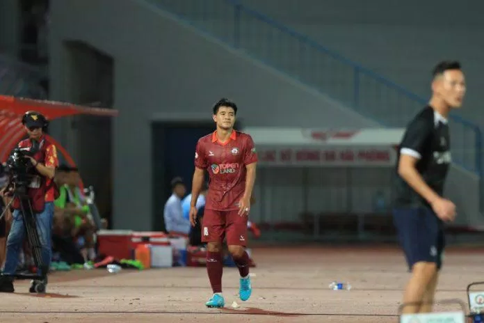 Lần gần nhất Đức Chinh ghi bàn ở sân chơi V-League là khi cầu thủ này đang thi đấu trong màu áo SHB Đà Nẵng (Ảnh: Internet) Lần gần nhất Đức Chinh ghi bàn ở sân chơi V-League là khi cầu thủ này đang thi đấu trong màu áo SHB Đà Nẵng (Ảnh: Internet)