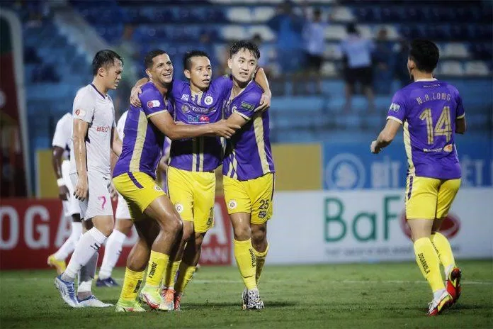 Hà Nội FC sẽ không có sự phục vụ của Văn Quyết trong 8 vòng đấu tới (Ảnh: Internet)