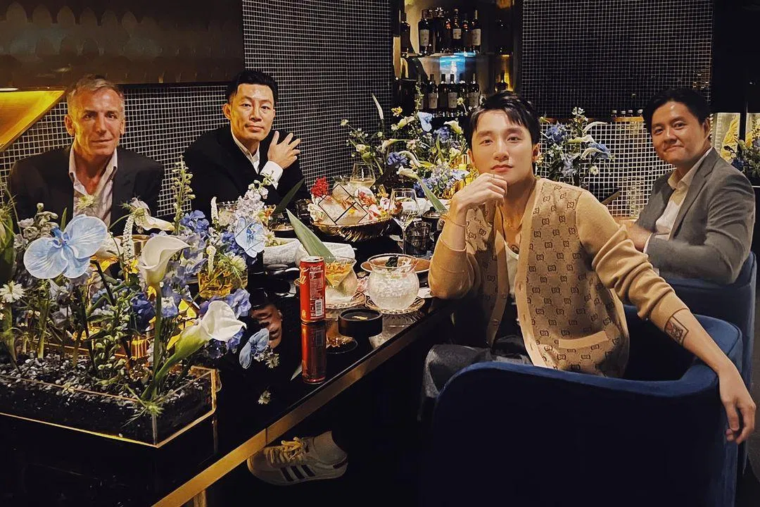 Sơn Tùng hội ngộ với các ông lớn của thương hiệu thời trang đình đám Gucci. (Ảnh: Internet) Sơn Tùng hội ngộ với các ông lớn của thương hiệu thời trang đình đám Gucci. (Ảnh: Internet)