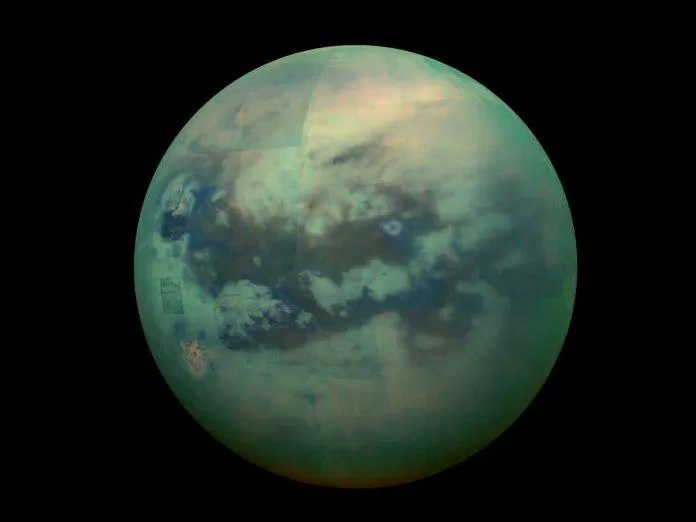 Titan bị bao phủ bởi khí độc (Nguồn: Internet)