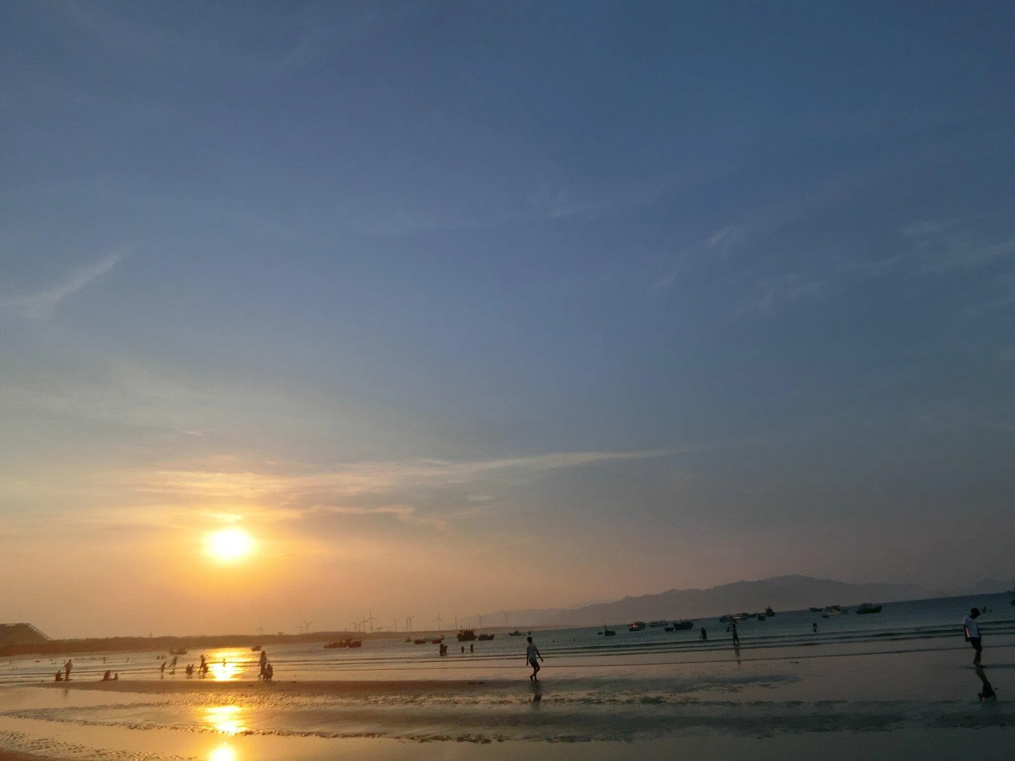 Buổi xế chiều trên làng chài Nhơn Lý (Ảnh: quin21) Buổi xế chiều trên làng chài Nhơn Lý (Ảnh: quin21)