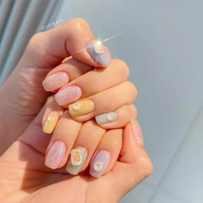 Mẫu nail đẹp 2023 mùa hè tươi sáng rực rỡ (Ảnh: Internet)