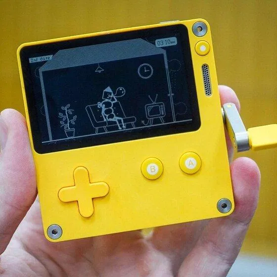 Máy chơi game Playdate có thiết kế đơn giản (Ảnh: Internet) Máy chơi game Playdate có thiết kế đơn giản (Ảnh: Internet)