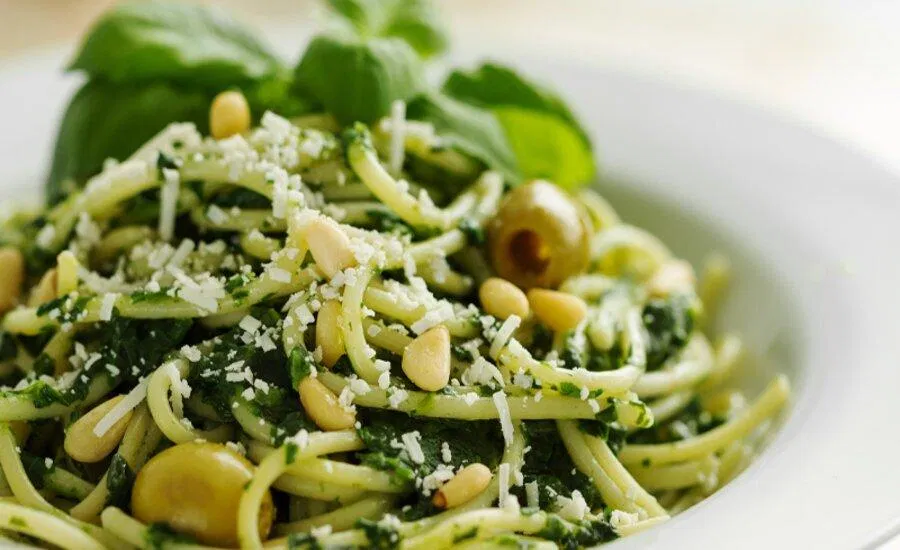 Húng tây được dùng để chế biến thành nhiều món khác nhau, nhưng điển hình nhất vẫn là món Pesto (nguồn: Internet) Húng tây được dùng để chế biến thành nhiều món khác nhau, nhưng điển hình nhất vẫn là món Pesto (nguồn: Internet)