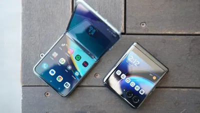 Điện thoại Motorola Razr+ (Ảnh: Internet) Điện thoại Motorola Razr+ (Ảnh: Internet)