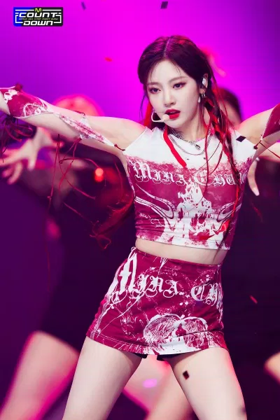 Hay tạo hình "Salty & Sweet" của NingNing gây viral trên Weibo (Ảnh: Internet) Hay tạo hình "Salty & Sweet" của NingNing gây viral trên Weibo (Ảnh: Internet)